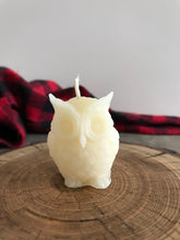 Load image into Gallery viewer, Beeswax Prairie Owl Candle
